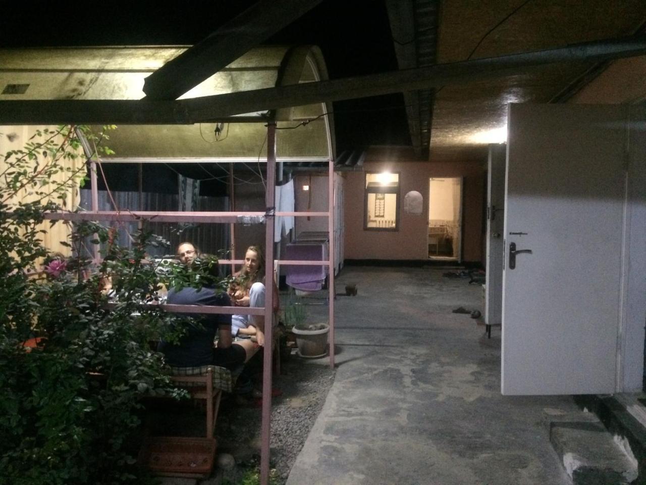 Dos Guesthouse บิชเคก ภายนอก รูปภาพ